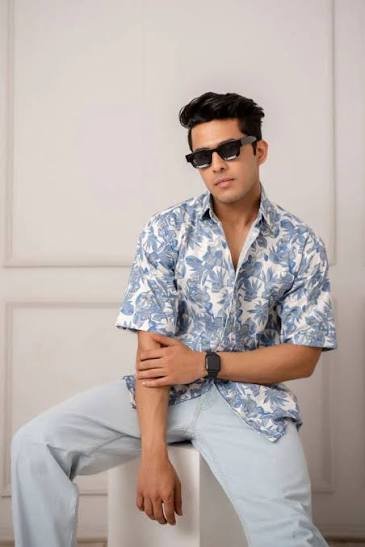 Surhi men T shirt
